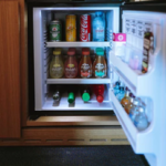 Jak vyčistit ledničku? Bez chemie i s ní