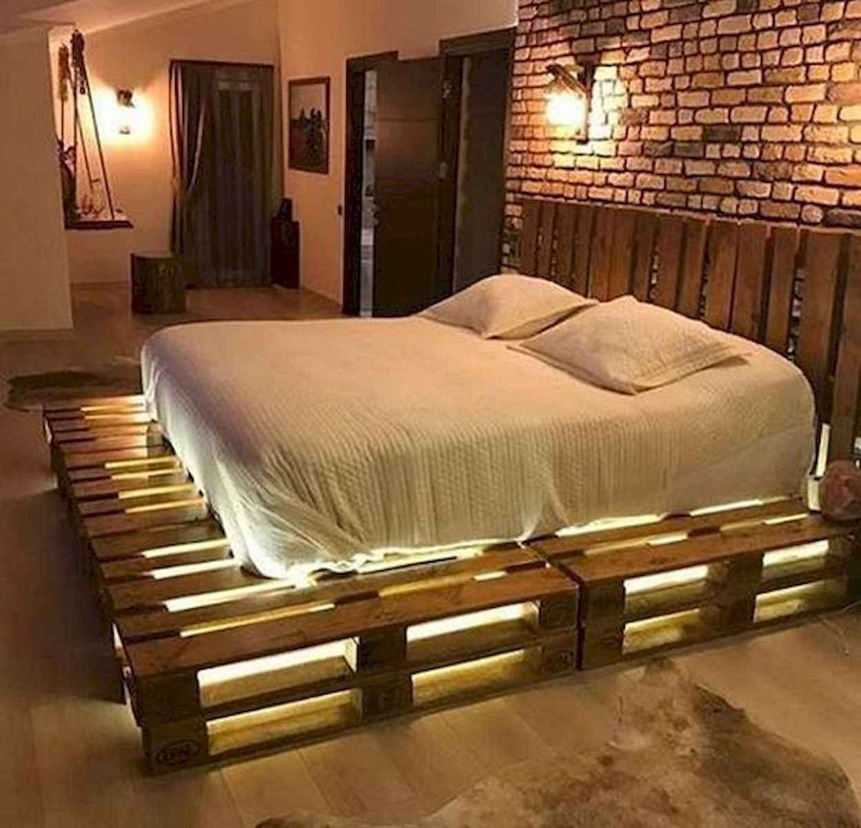 Podsvícená postel z palet 