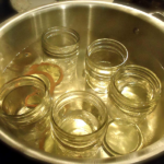 Jak na sterilizaci sklenic a víček pro zavařování
