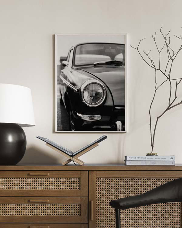 Plakát auta v obývacím pokoji